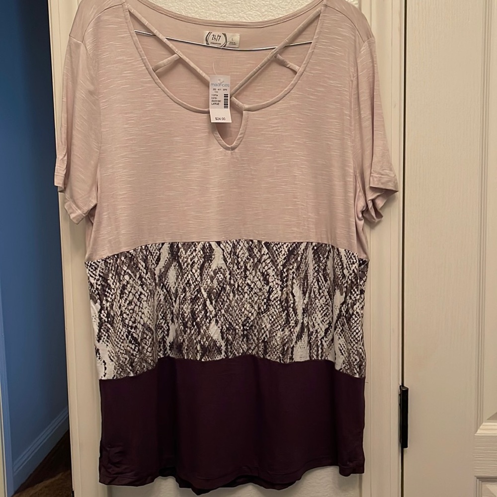 MAURICES NWT CRISS CROSS FRONT TOP. NWT